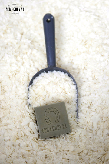 Natural Soap flakes & Scoop