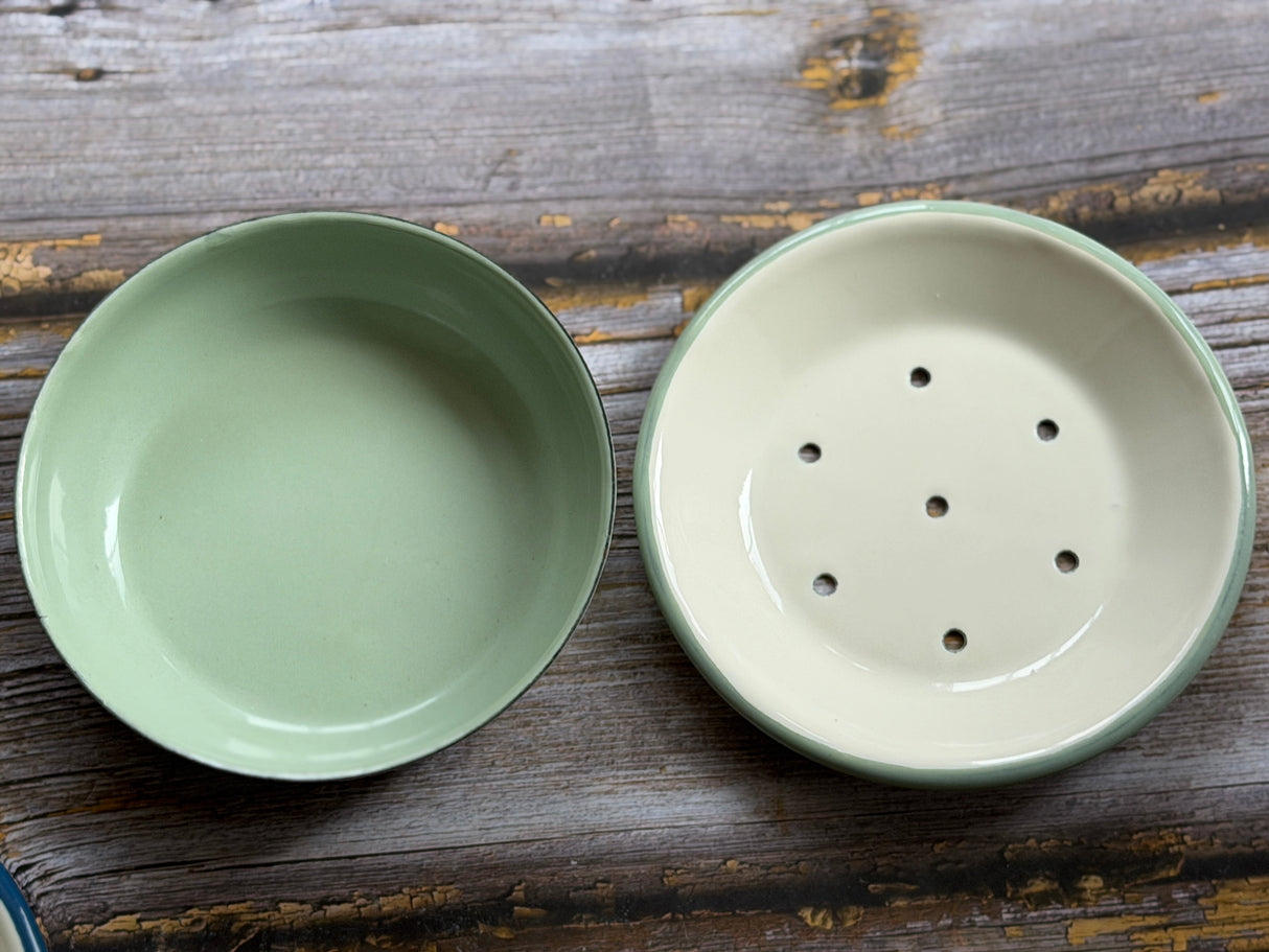 Sage & White 2 Part Round Enamel Soap Dish