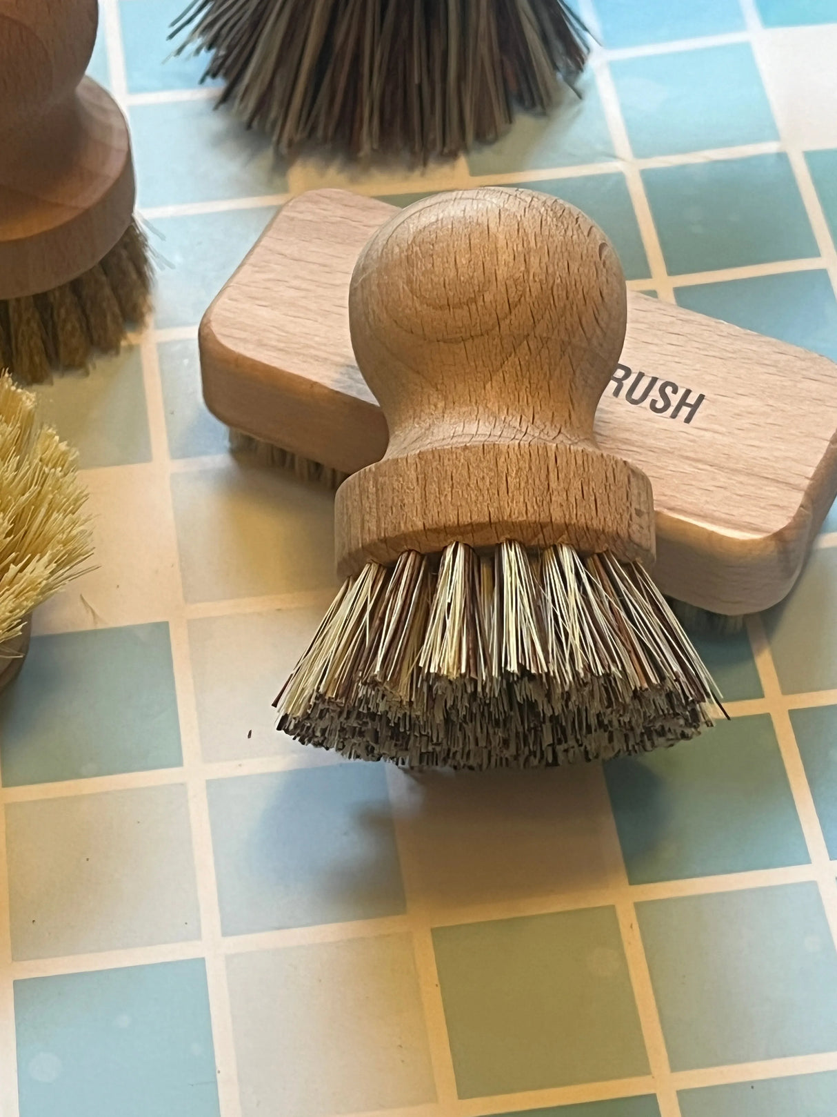 EDDINGTONS Beechwood Pot Brush with Natural Plant Fibre Bristles French Soaps UK