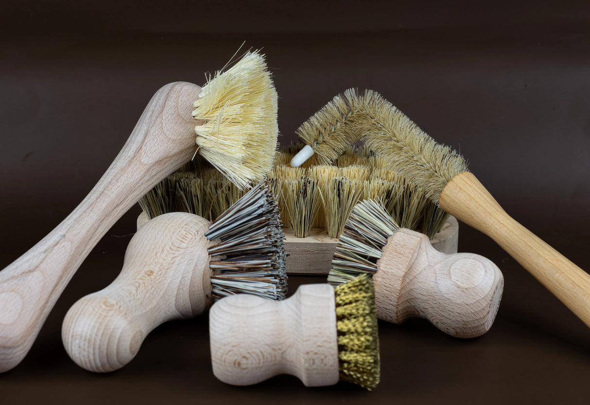 EDDINGTONS Beechwood Long Handled Dish Brush with Soft Animal Hail Bristles French Soaps UK