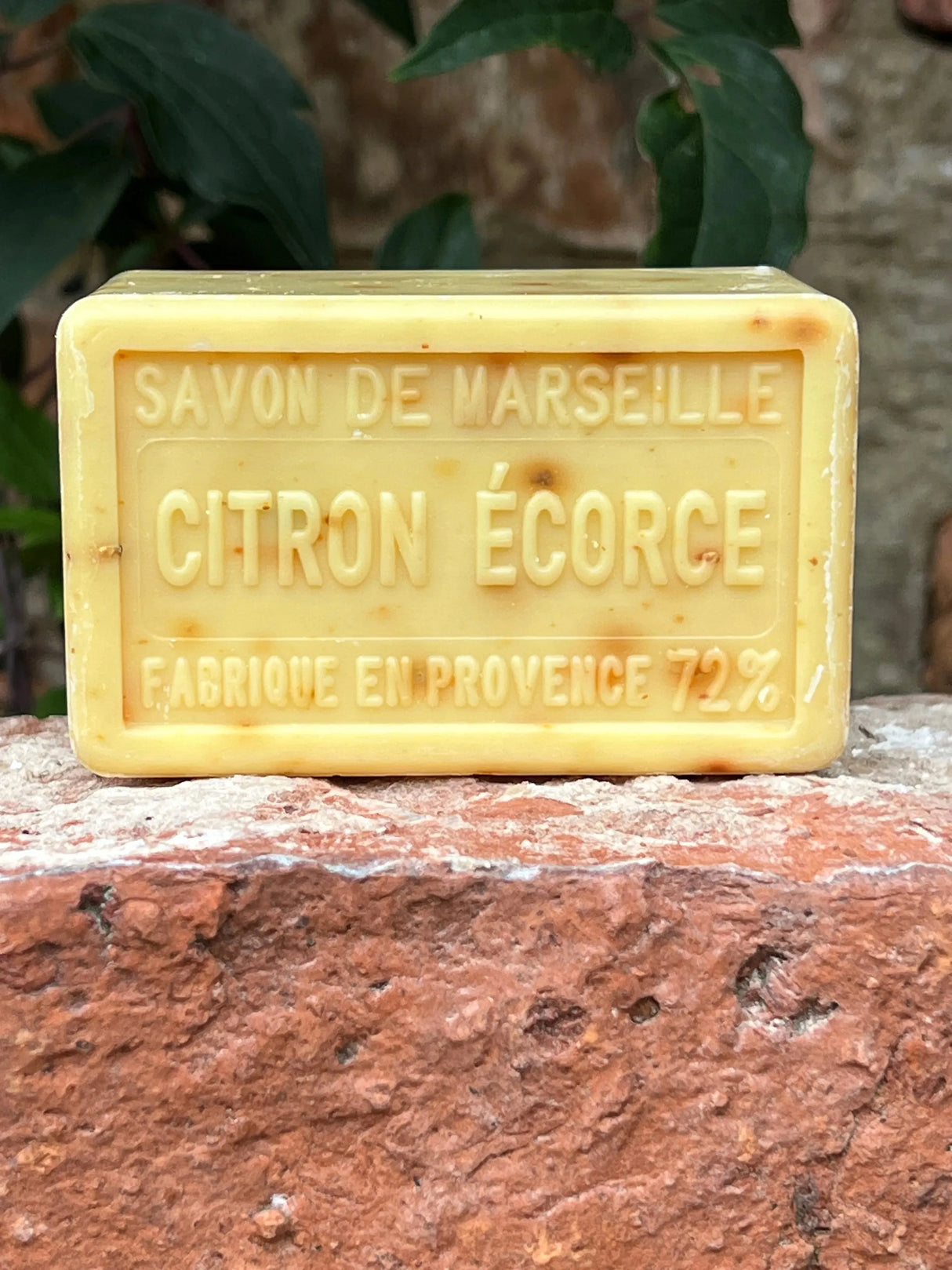 BLEU JAUNE Exfoliating Lemon (Citron Écorce), Marseille Bath & Shower Bar, 250g French Soaps UK