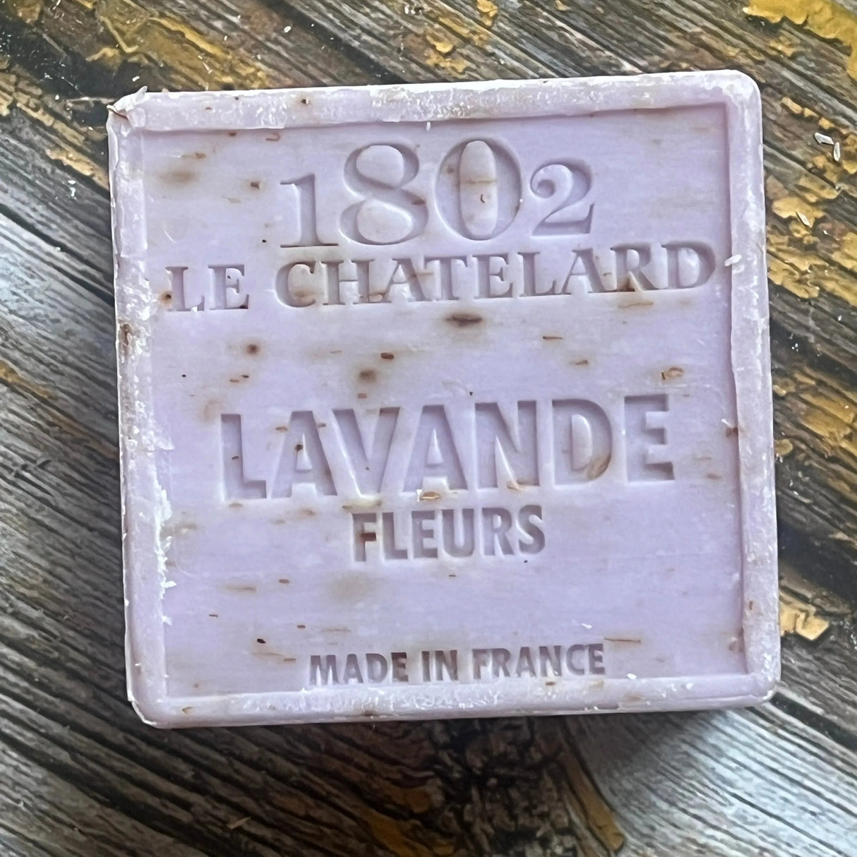 LE CHATELARD 1802 Lavender Flower Exfoliating Marseille Soap, 72% Coconut, Olive and Almond Oil, 100g | PALM FREE French Soaps UK