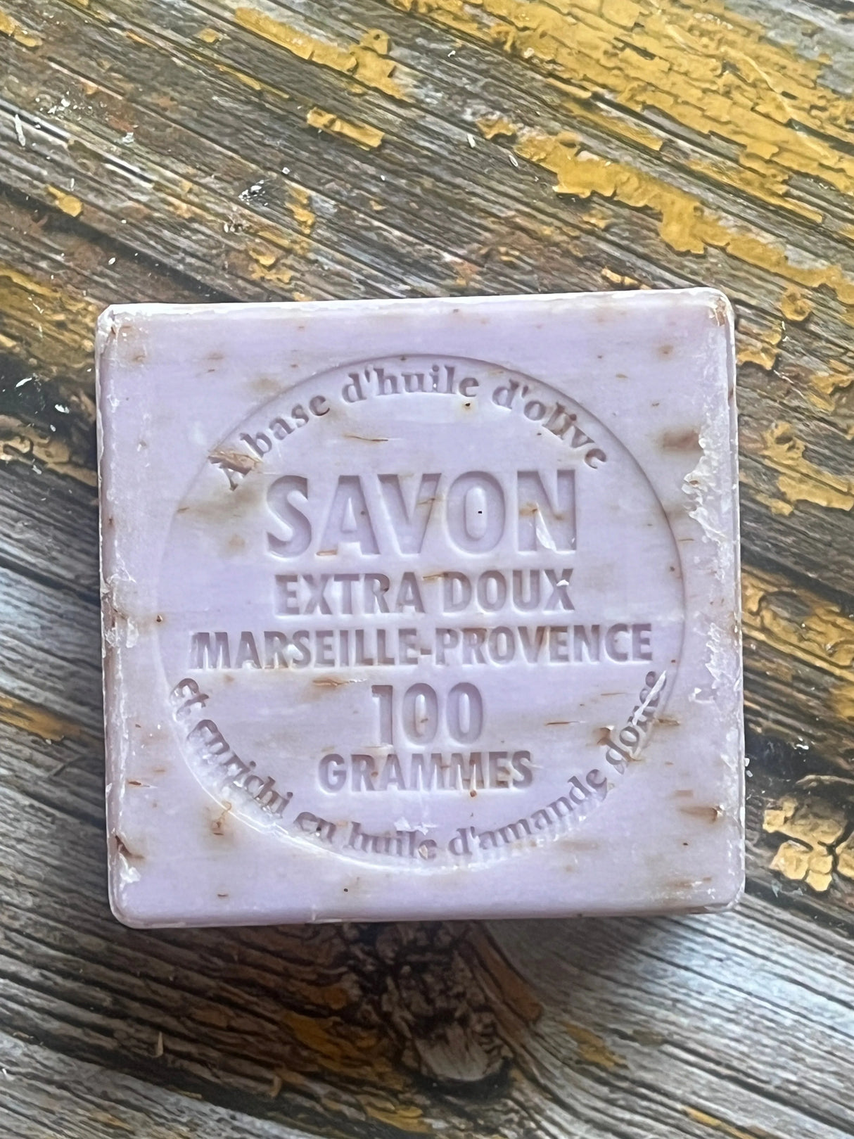 LE CHATELARD 1802 Lavender Flower Exfoliating Marseille Soap, 72% Coconut, Olive and Almond Oil, 100g | PALM FREE French Soaps UK