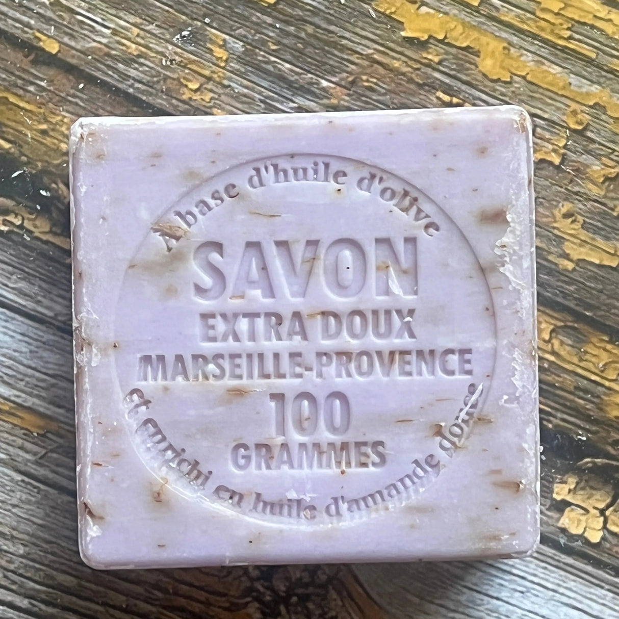LE CHATELARD 1802 Lavender Flower Exfoliating Marseille Soap, 72% Coconut, Olive and Almond Oil, 100g | PALM FREE French Soaps UK