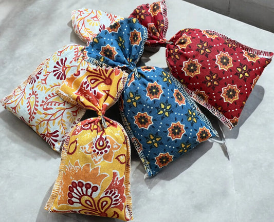 LE CHATELARD 1802 Lavender Sachets with Provence Lavender & Lavendin Flowers. 4 x 20g Sachets French Soaps UK