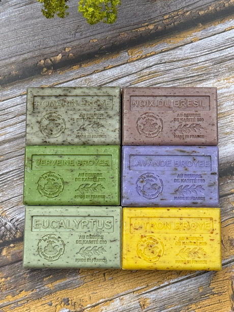 Natural exfoliating French soap with petals, leaves, and powders – handmade in Provence