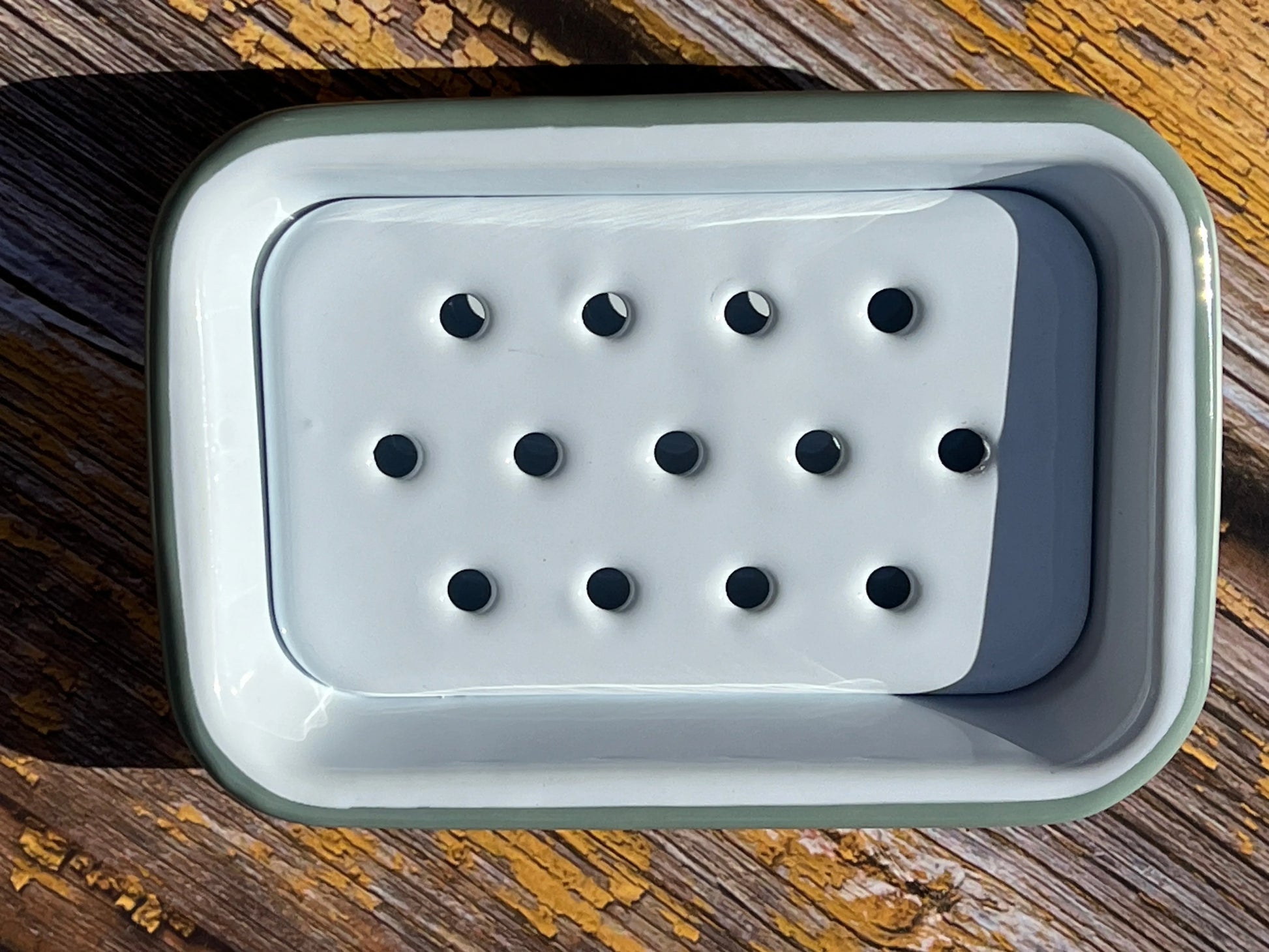 FALCON HOUSEWARES 2 Part Sage and White Enamel Soap Dish French Soaps UK