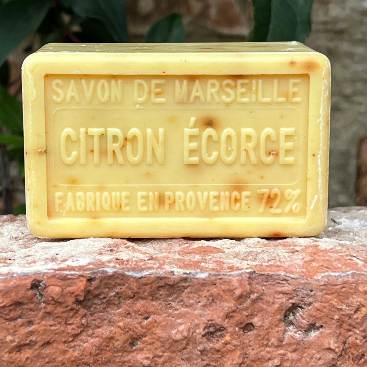 BLEU JAUNE Exfoliating Lemon (Citron Écorce), Marseille Bath & Shower Bar, 250g French Soaps UK