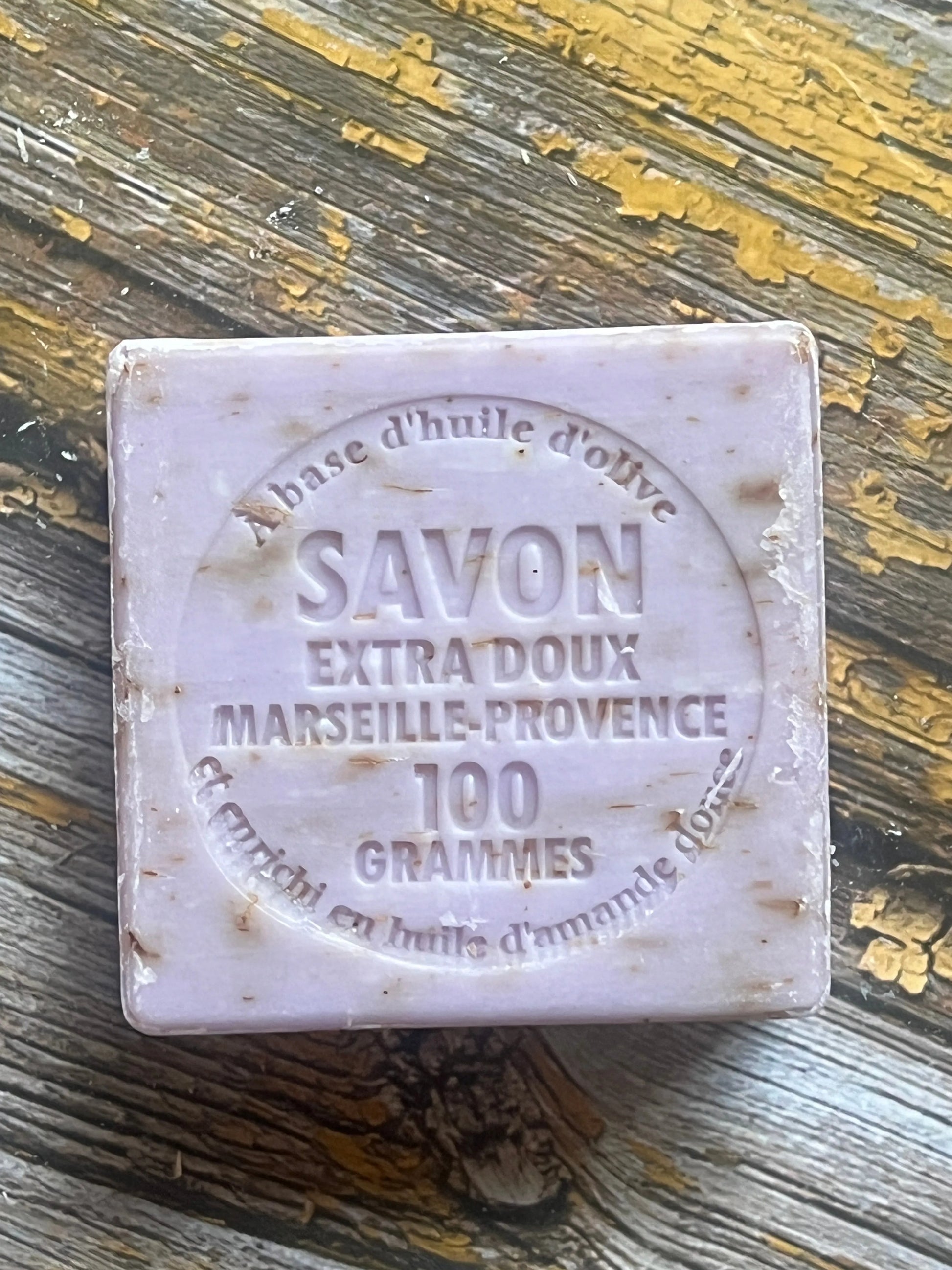 LE CHATELARD 1802 Lavender Flower Exfoliating Marseille Soap, 72% Coconut, Olive and Almond Oil, 100g |  PALM FREE French Soaps UK