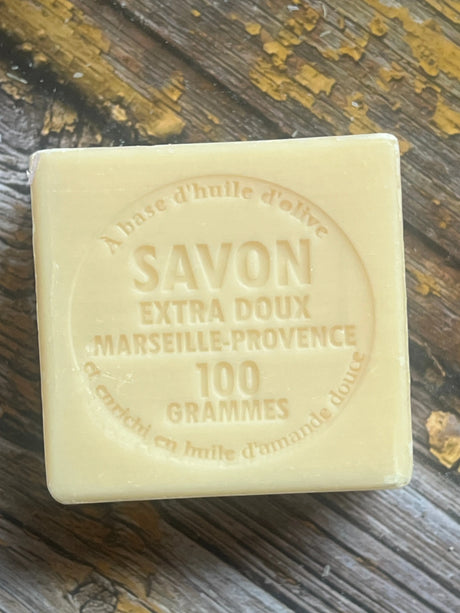 LE CHATELARD 1802 Magnolia & Tea Flower Marseille Soap, 72% Coconut, Olive and Almond Oil, 100g |  PALM FREE French Soaps UK