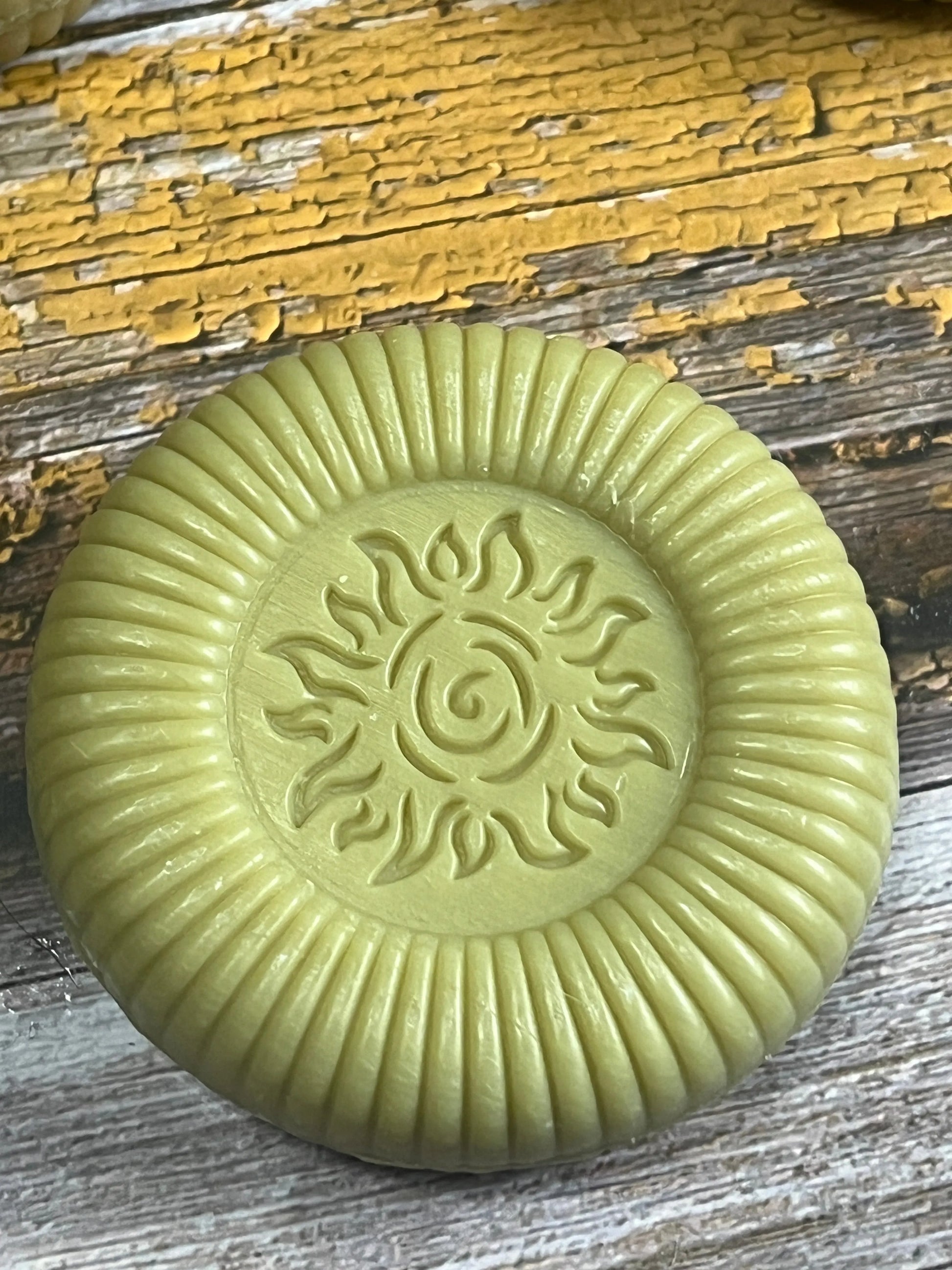 BLEU JAUNE Traditional Olive Oil Soap, Lavender | 110g French Soaps UK